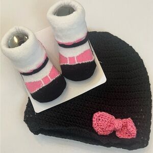 NWT Laura Ashley baby girl cap & socks gift set 0-6 months